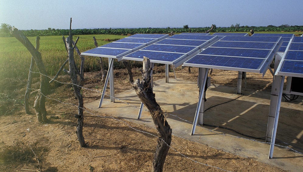 在马里,主要建造太阳能发电站