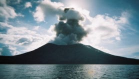 无人机安全检查火山排放