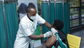 COVID-19疫苗吸收增加的在非洲的